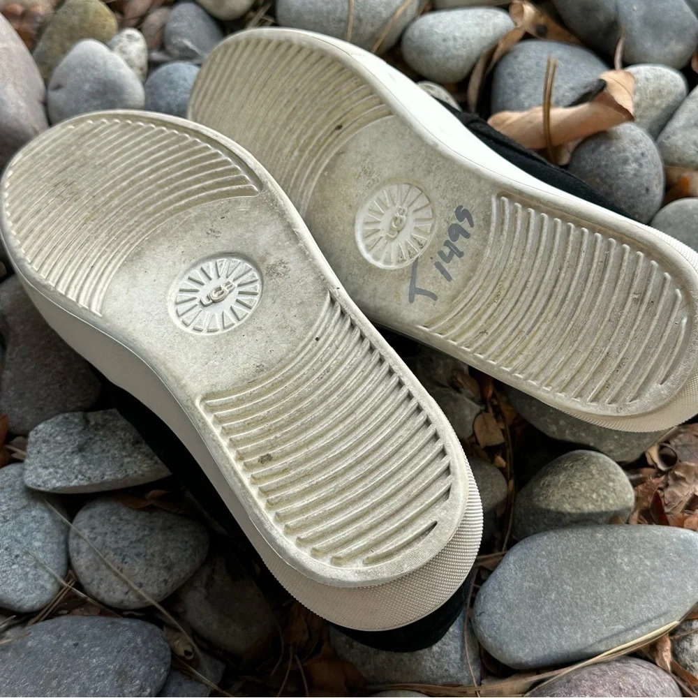 UGG Abbie’s perforated suede slip-on platform sneakers shoes - size 9.5